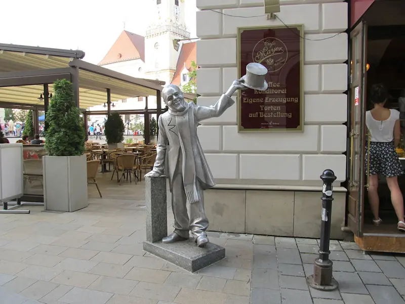 The bronze statue of Schöne Náci in a top hat, doffing his hat in Bratislava’s Old Town